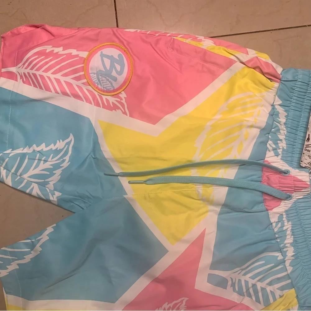 Blac leaf graphic shorts Sz small